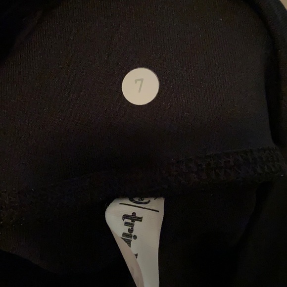 Triple Flip Black Cropped Exercise Leggings - Picture 4 of 6